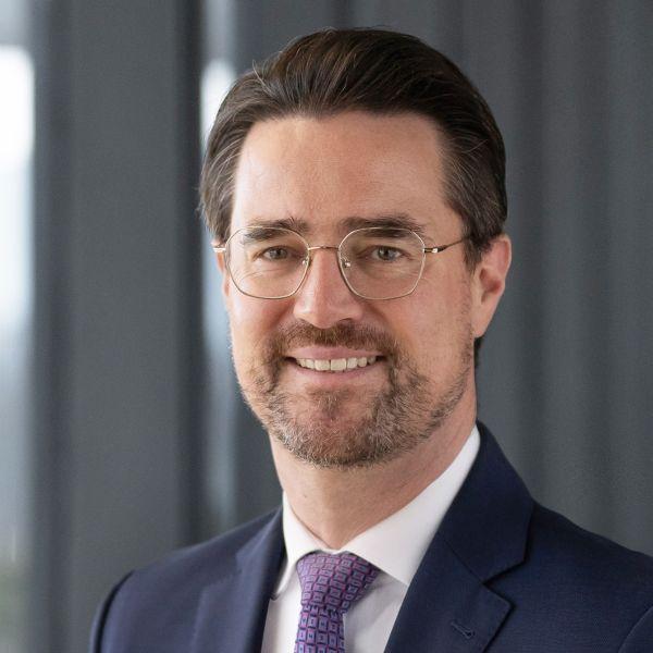 Daniel Röger, Senior Sales Publikumsfonds / Retail Distribution